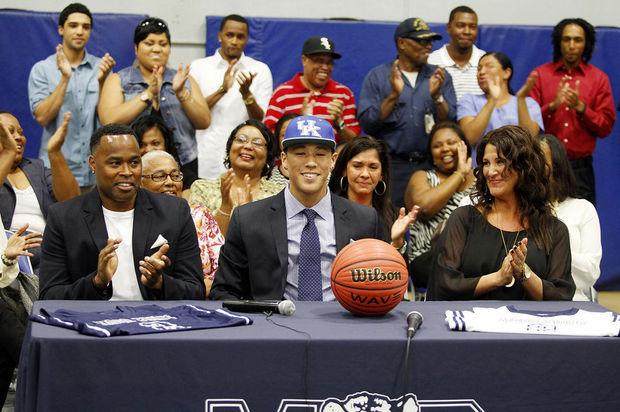 云开体育官网-家族射手三代传承：布克光耀门楣